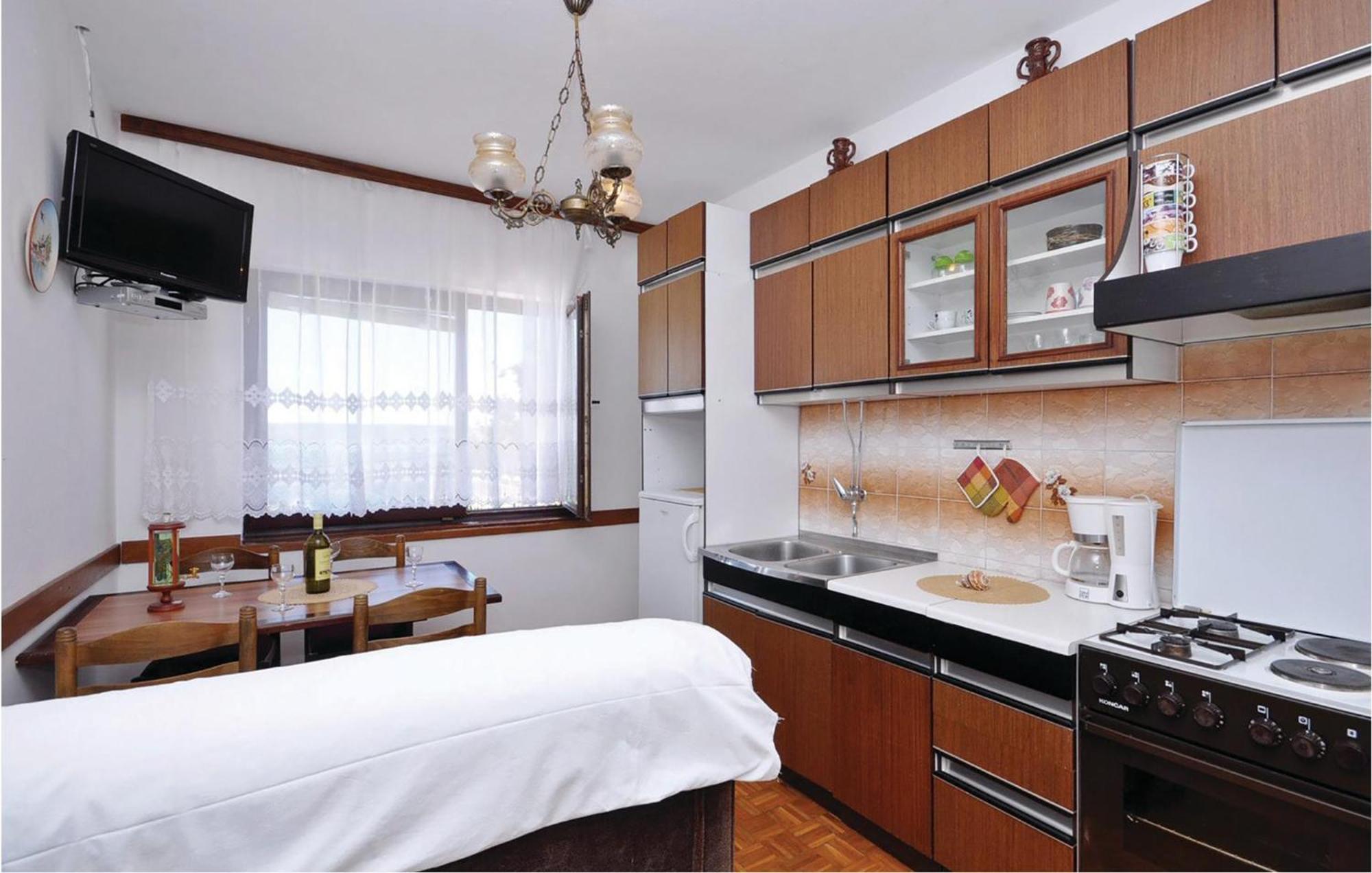 Apartment 2 Bedroom Lovely Apartment In Starigrad Paklenica *